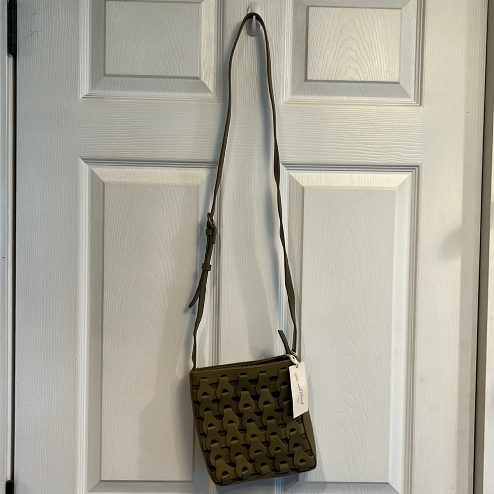 Universal Thread brand cross body purse- NWT